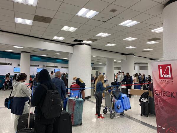 Varados en Miami: Un grupo de compatriotas llega hoy, otros pasarán las fiestas en EEUU - Megacadena — Últimas Noticias de Paraguay