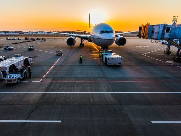Por problemas técnicos del avión compatriotas seguirán varados en Miami