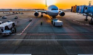 Por problemas técnicos del avión compatriotas seguirán varados en Miami
