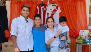 Robert Rojas tira la casa por la ventana en el aniversario de su negocio familiar