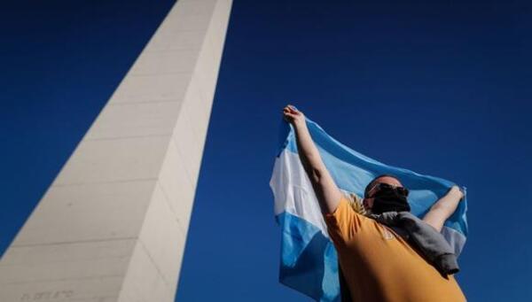 Argentina arrastra aún lastre de la deuda tras 20 años del colosal «default»