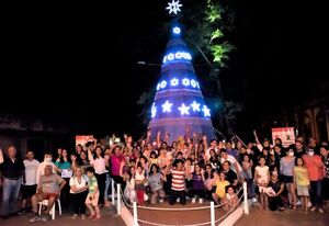 Ybycuí: Encienden el árbol navideño con “Estrella del cielo” en memoria de los fallecidos en pandemia - Nacionales - ABC Color