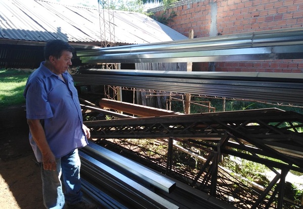Trabajos en herrería con más tres décadas ofreciendo calidad en el mercado - Noticiero Paraguay