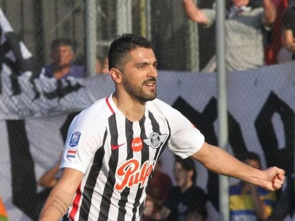 El máximo goleador del fútbol paraguayo vuelve a Primera: El nuevo club de 'Sasá'