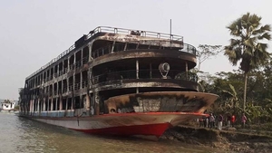 Diario HOY | Mueren al menos 37 personas en el incendio de un ferri en Bangladés