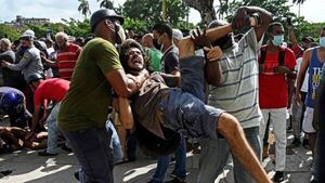 Cuba impone condenas de hasta de 30 años a 15 manifestantes del 11J