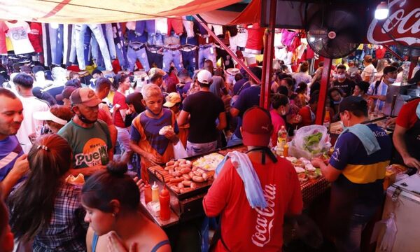 Intenso movimiento navideño en terminal y mercados