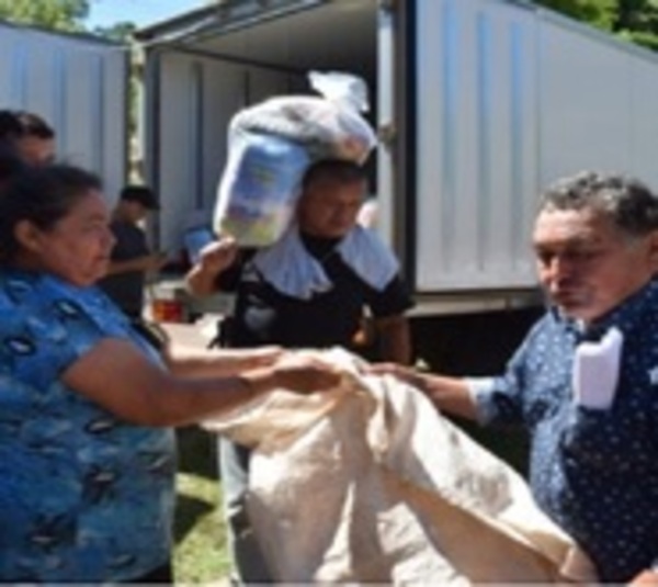 Entregan kits de alimentos a abuelos en Misiones - Paraguay.com