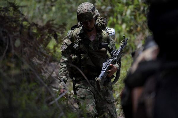 Al menos 10 soldados heridos en enfrentamientos con disidencias de las FARC - Mundo - ABC Color