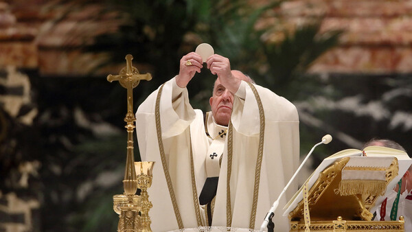 El papa Francisco celebra la tradicional misa de Nochebuena en el Vaticano - Megacadena — Últimas Noticias de Paraguay