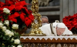 Diario HOY | El papa reclama trabajos dignos y seguros en la Misa del Gallo