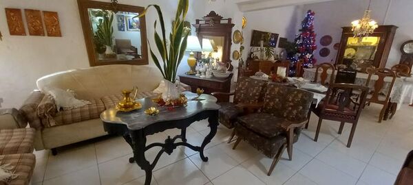 Coleccionista expone antigüedades en su hogar - Nacionales - ABC Color
