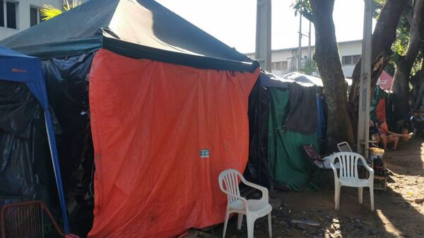Al menos ocho familias pasarán la Nochebuena bajo carpas en Ineram por culpa del Covid - Nacionales - ABC Color