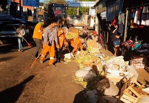 San Lorenzo: una gran cantidad de basura quedó luego de las compras para Noche Buena - Nacionales - ABC Color