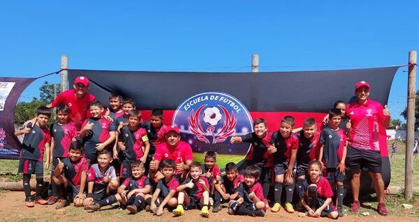 La Escuela de Fútbol Fénix, campeón - Polideportivo - ABC Color