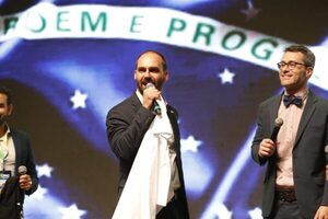 Eduardo Bolsonaro: «Chile seguirá ahora un camino similar al de la llamada Revolución Bolivariana»