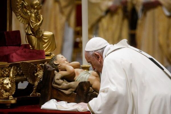 El papa Francisco reclama trabajos dignos y seguros en la Misa del Gallo