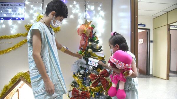Niños internados se encargaron de crear espíritu navideño en Clínicas