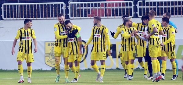 Con Iturbe de titular, el Aris Salónica avanza a cuartos de la Copa de Grecia