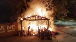 Prendieron fuego a imágenes de santos en pesebre en Ypané