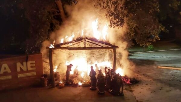 Prendieron fuego a imágenes de santos en pesebre en Ypané