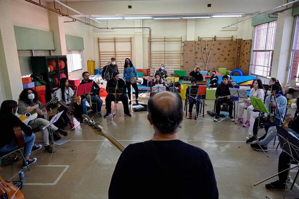 “Música del reciclaje”: la orquesta de Madrid que se inspiró en Cateura - Música - ABC Color