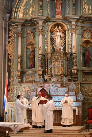 La última misa de monseñor Edmundo Valenzuela como arzobispo de Asunción - Nacionales - ABC Color