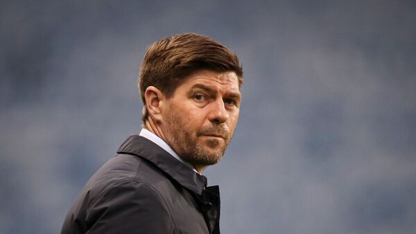 Steven Gerrard da positivo al Covid-19