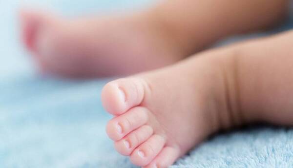 Crónica / Triste Navidad: se durmieron y su bebe’i amaneció muerto anga