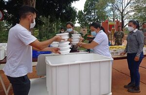 Itaipu distribuyó unos 100.000 platos de comida al personal de blanco y pacientes, en A. Paraná - La Clave