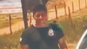 Detienen a policía por pegar brutalmente a su pareja
