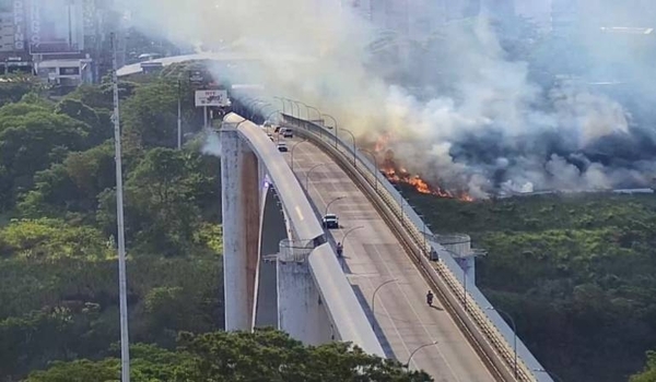 Diario HOY | Incendio afectó luces navideñas del Puente de la Amistad