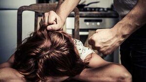 Vio a su ex con un amigo e intentó matarla frente a sus hijos