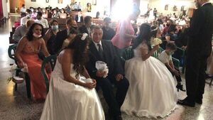 Boda comunitaria: en emotiva ceremonia, doce parejas se casaron