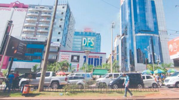 Albañiles son discriminados en comercios por la pinta