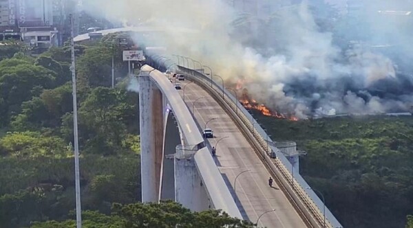 Incendio afectó alumbrado y luces navideñas del Puente de la Amistad