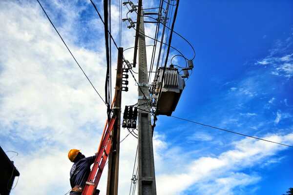 Nueva línea de media tensión en beneficio de 10.000 usuarios de Coronel Oviedo fue habilitada por la ANDE - ADN Digital