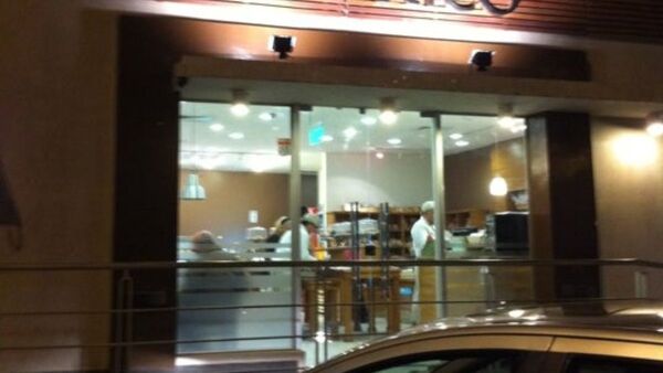 A punta de pistola asaltaron restaurante en Lambaré