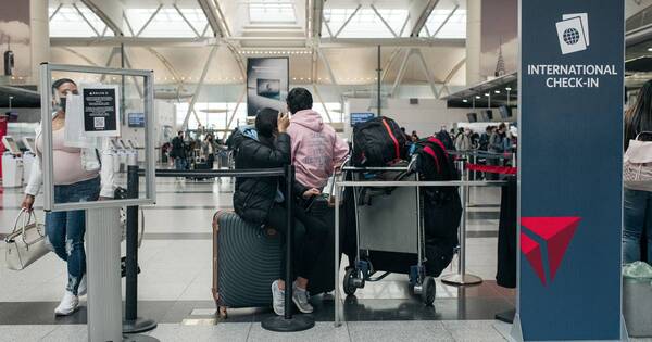 La Nación / Confirman más de 7.000 vuelos cancelados en el mundo ante amenaza de ómicron
