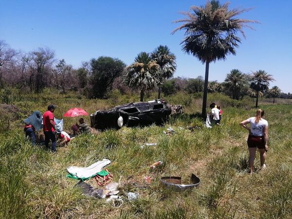 Agente policial y su hijo mueren en vuelco sobre la Transchaco - Nacionales - ABC Color