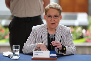 Militares mantendrán controles en los exteriores de cárceles de Ecuador - MarketData
