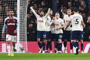 Lucas Moura impulsa al Tottenham de Conte