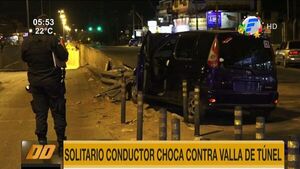 Policía fallece al chocar por valla de seguridad del túnel Semidei