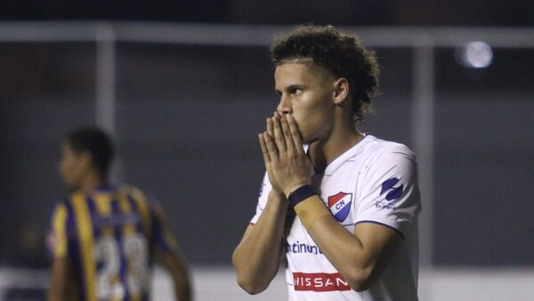 Carlos Espínola en el radar de Newell's Old Boys