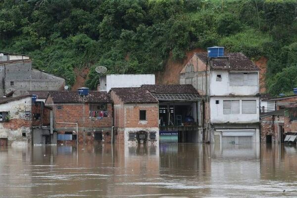 Al menos 18 muertos y 16.000 damnificados por lluvias en Brasil - Mundo - ABC Color