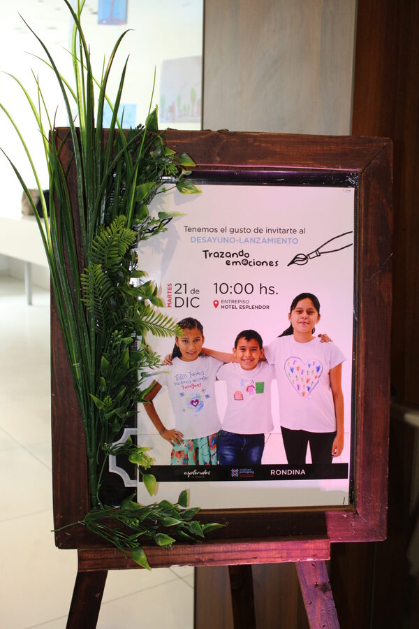 Remeras de la campaña “Trazando emociones” beneficiará a niños de escuelas vulnerables