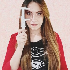 La henna y diseño de cejas como una de las técnicas más demandadas - El Independiente