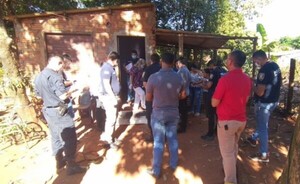 Fue a ver a su papá y le encontró muerto a un costado de la cama