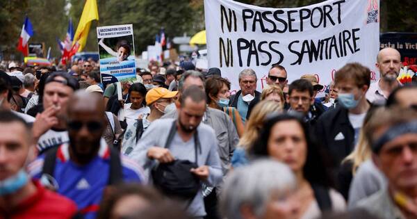 La Nación / Variante ómicron lleva a Francia a pensar en la adopción de nuevas medidas
