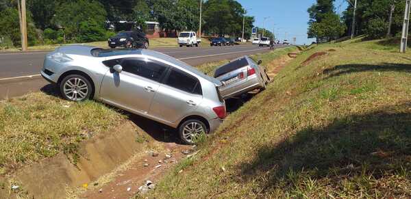 Violento choque dejó importantes daños materiales sobre la Ruta PY01 en Encarnación